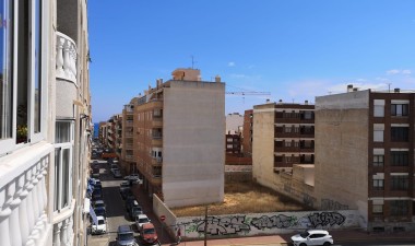 Resale - Apartment / flat - Torrevieja - Estacion De Autobuses